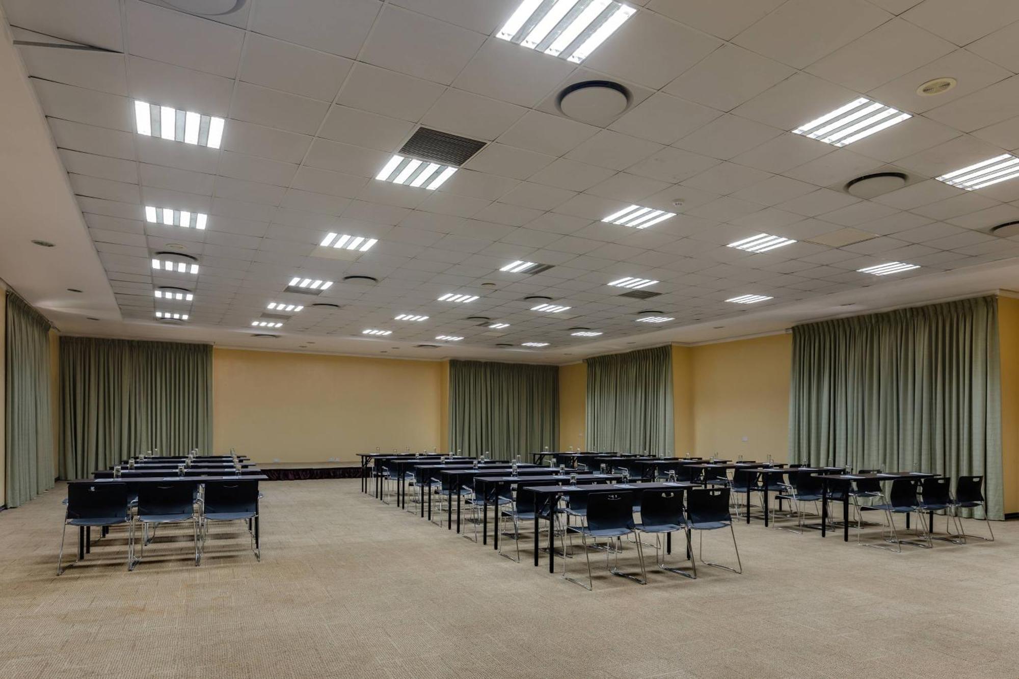 Protea Hotel By Marriott Benin City Select Emotan Exterior photo