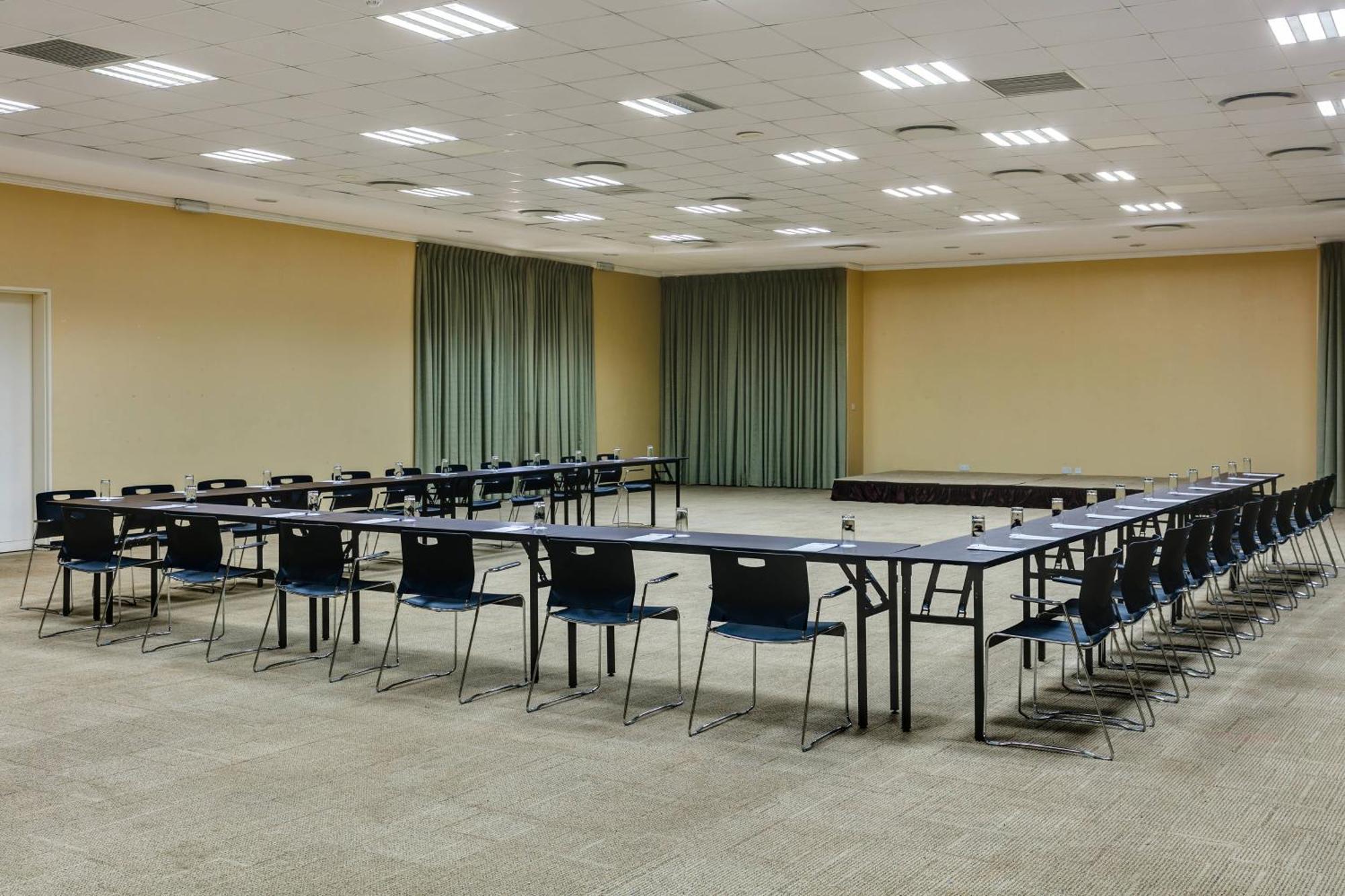 Protea Hotel By Marriott Benin City Select Emotan Exterior photo