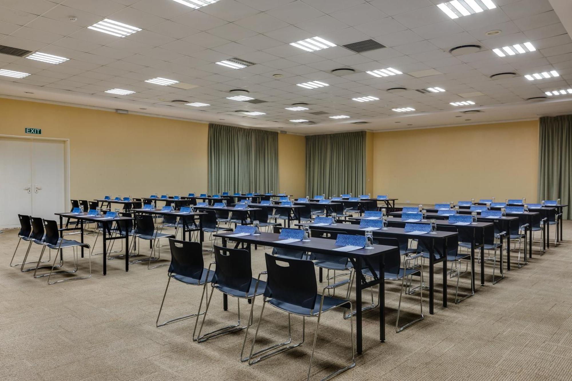 Protea Hotel By Marriott Benin City Select Emotan Exterior photo