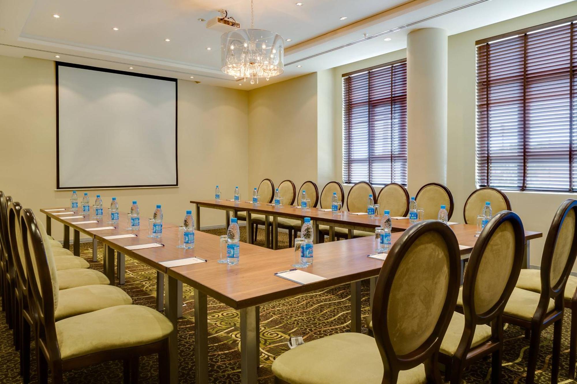 Protea Hotel By Marriott Benin City Select Emotan Exterior photo