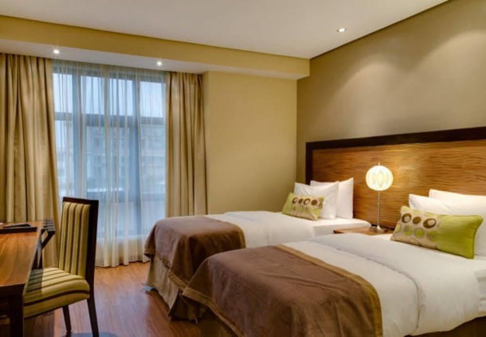 Protea Hotel By Marriott Benin City Select Emotan Exterior photo
